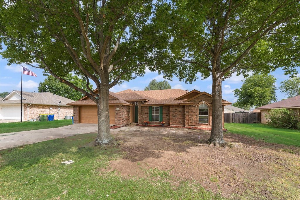Photo of 302 Newfield St Venus TX 76084